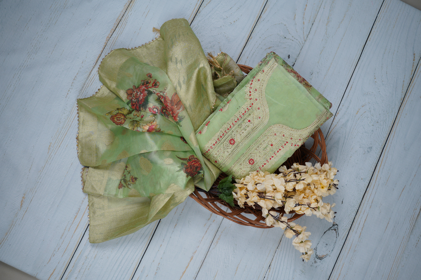 Perspective Brings Unstitched Dress Material Suit