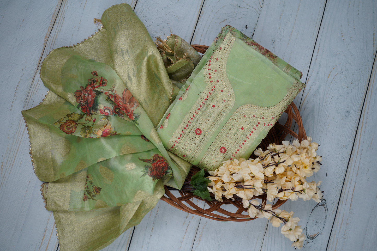 Perspective Brings Unstitched Dress Material Suit