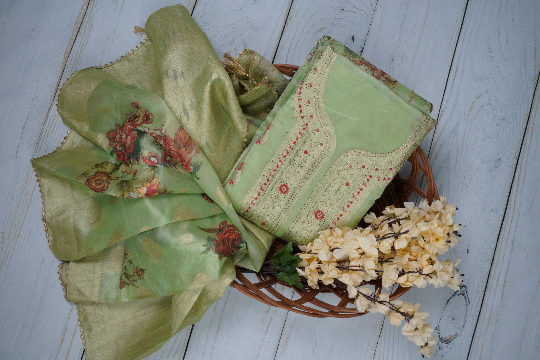 Perspective Brings Unstitched Dress Material Suit