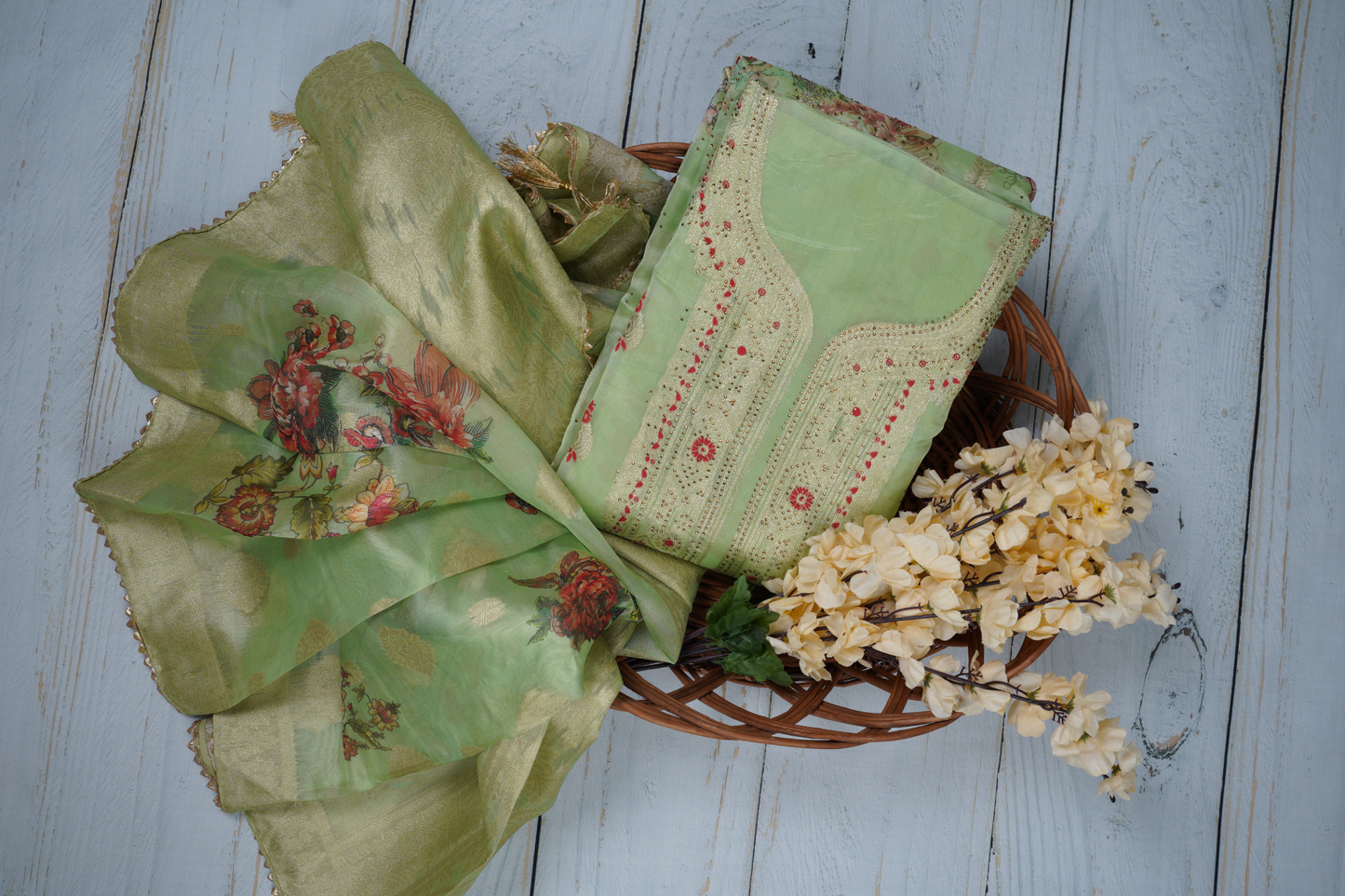 Perspective Brings Unstitched Dress Material Suit