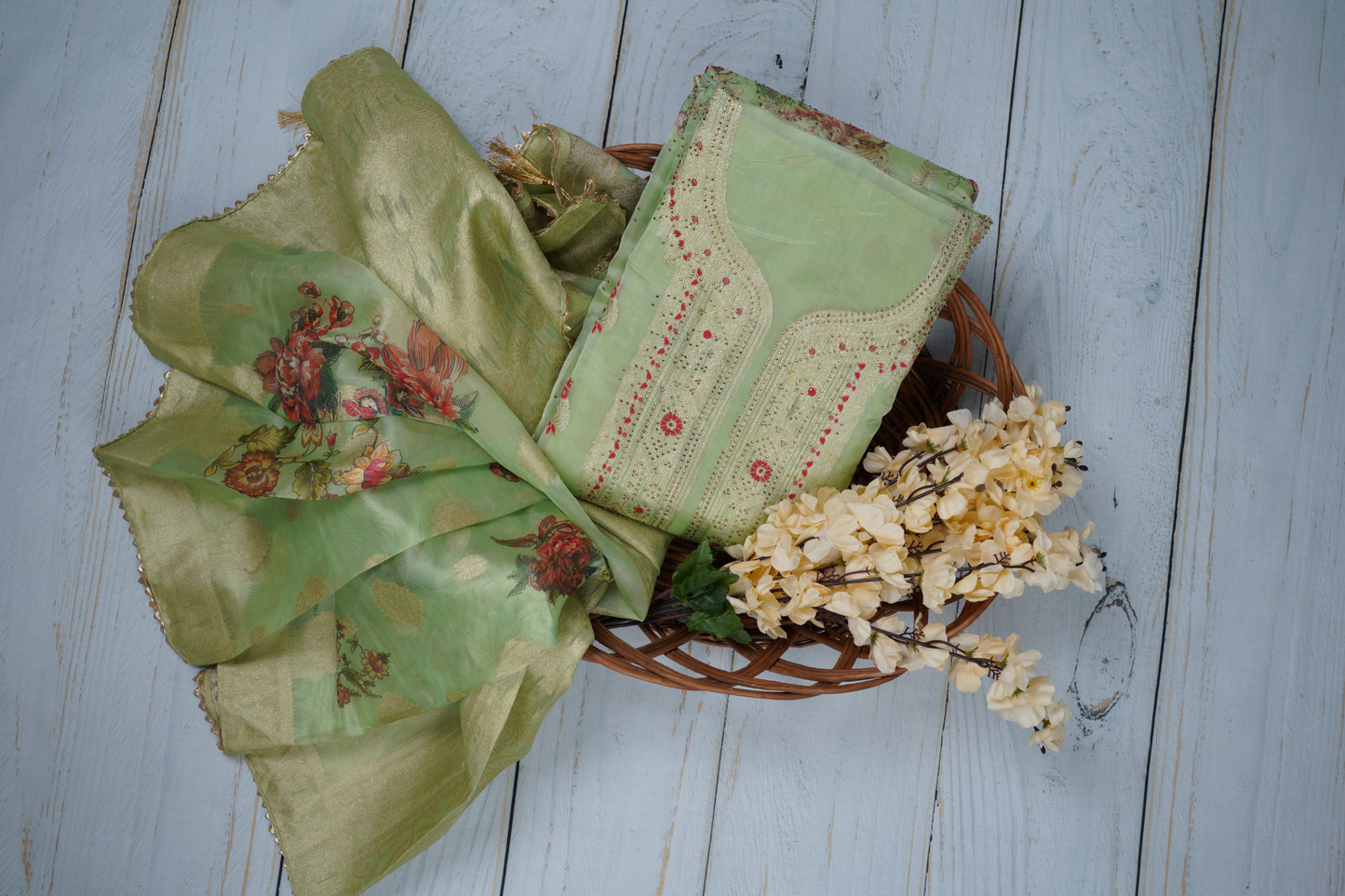 Perspective Brings Unstitched Dress Material Suit