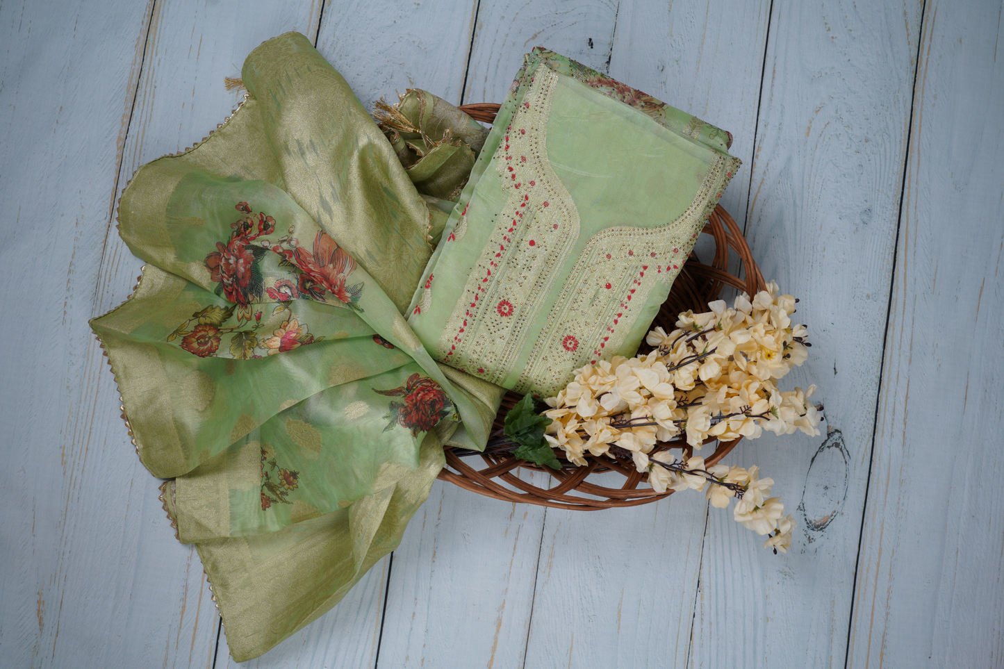 Perspective Brings Unstitched Dress Material Suit