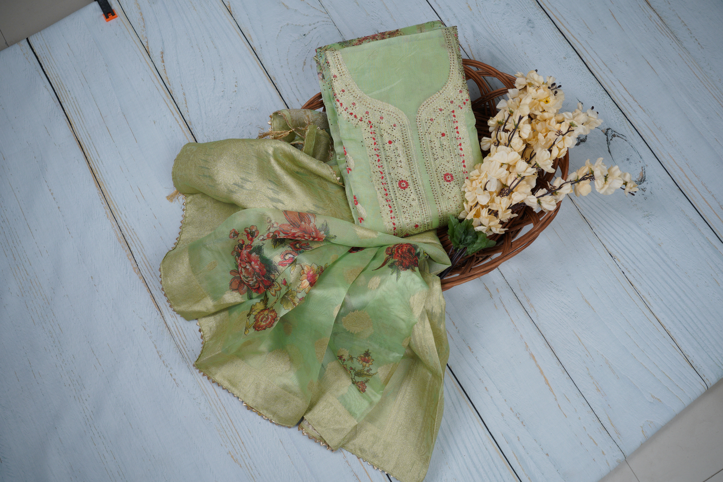 Perspective Brings Unstitched Dress Material Suit